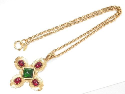 Collana Vintage CHANEL 2 5 Gripoix Rosso e Verde Tono Oro Catena Ciondolo 28 in