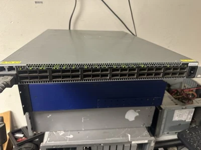 QLOGIC 36 PORT QDR INFINIBAND SWITCH 12300 MANAGED EDGE 12300-BS01 220058-804-M - Image 1 of 4