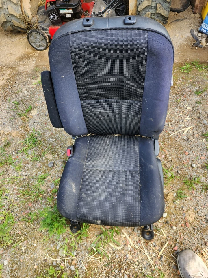 07-08 FJ Cruiser OEM asiento manual delantero izquierdo del conductor (tela negra) *Uso ver fotos* Foto 1 de 4