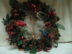 CHRISTMAS/FALL FIBER OPTIC LIGHTED WREATH WITH 4 BIRDS PINE CONES & ACORNS - Picture 1 of 7