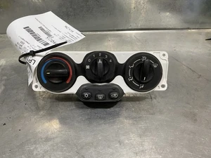 2003 SATURN VUE Heater AC CLIMATE TEMPERATURE Control UNIT 22714811 OEM 8246 - Picture 1 of 9