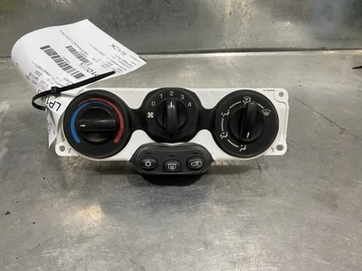 2003 SATURN VUE Heater AC CLIMATE TEMPERATURE Control UNIT 22714811 OEM 8246 - Image 1 of 4