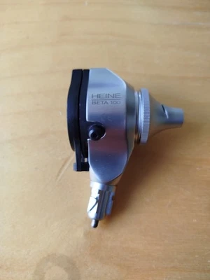 Otoskop HEINE BETA 100 mit Batteriegriff und diversem Zubehör - Bild 1 von 3