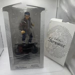 Figura Shenmue Ryo Hazuki 10" SEGA Coleccionable Estatua Numskull (CAJA RASGADA) ST - Imagen 1 de 13