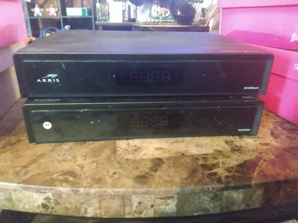 Lote de 2 cajas de cables digitales HDMI (1) Motorola DCX3510-M y (1) Arris Dcx3520e-m  Foto 1 de 4