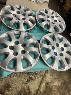 2004-2005 Kia Sedona Juego de 4 Tapacubos Gris 15" Cubierta Rueda 1K53A37-170 OEM Foto 1 de 4
