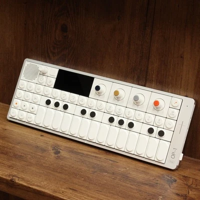 Teenage Engineering OP-1 Field Portable Synthesizer Sampler Recorder mit USB - Bild 1 von 4