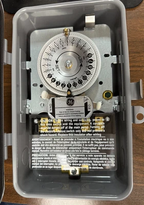 Interruptor de tiempo mecánico de alta resistencia GE interior/exterior 24 horas, 240 Foto 1 de 4