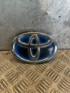TOYOTA AURIS ESTATE TOYOTA EMBLEM 75312-12360 EMBLEM 1.8 AUTO HYB 2014 - Picture 1 of 11