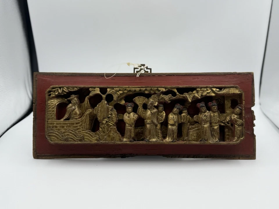 Antiguo panel tallado en madera dorada vietnamita/chino • Parte posterior de laca roja Foto 1 de 4