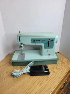 VINTAGE SINGER 337 Sewing Machine Made in Great Britain w/Original Case WORKING! - Picture 1 of 17