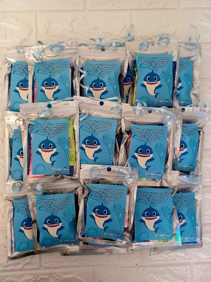 BOLSA DE FIESTA BEBÉ TIBURÓN FAVOR CUMPLEAÑOS NIÑO NIÑA DULCES PERSONALIZADOS  Foto 1 de 1