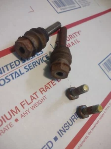 1999-02 FORD F250 SUPER DUTY FRONT DISC BRAKE CALIPER BOLTS OEM - Bild 1 von 1