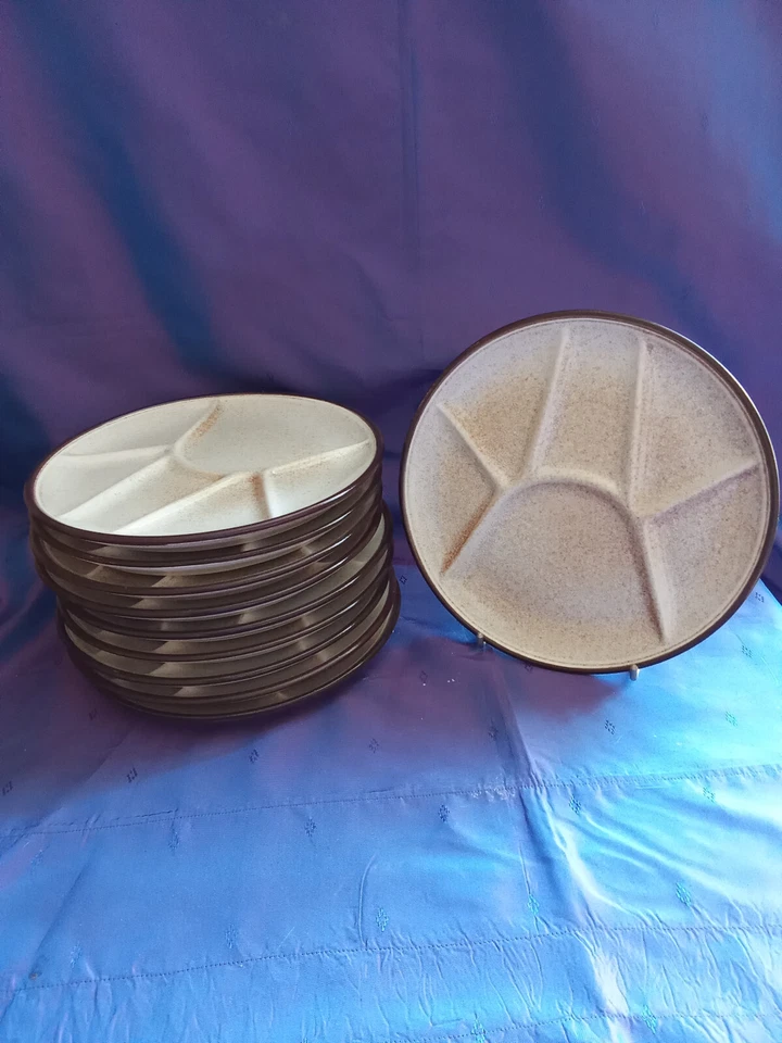 DIX   ASSIETTES  a compartiments  grès vernissé neuves environ 1970 - Photo 1/3