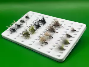 Mini set mosche secche terrestri 16 misure miste pesca a mosca trota senza spine - Foto 1 di 3