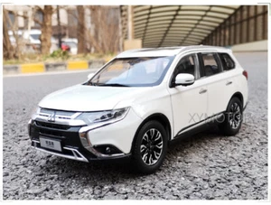 1/18 2019 Mitsubishi OUTLANDER SUV Diecast Car Model Gift Collection Red/White - Picture 1 of 13