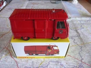 PEUGEOT J 7 Fourgon Pompiers DINKY-TOYS ATLAS réf 570 P 1/43 en boite - Imagen 1 de 2