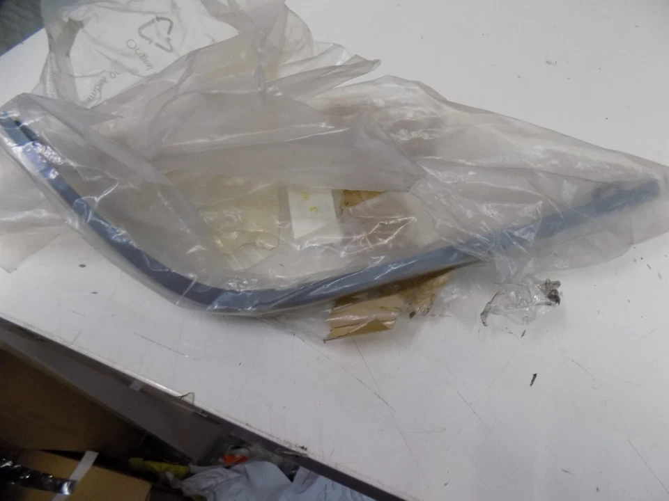 Inserto embellecedor luz trasera original peugeot 406 berlina 1999-2004 634737 Foto 1 de 1