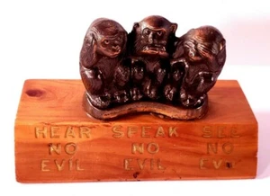 VNTG 1965 Wisconsin Dells Souvenir Monkey Hear Speak See No Evil Statuette Japan - Picture 1 of 12