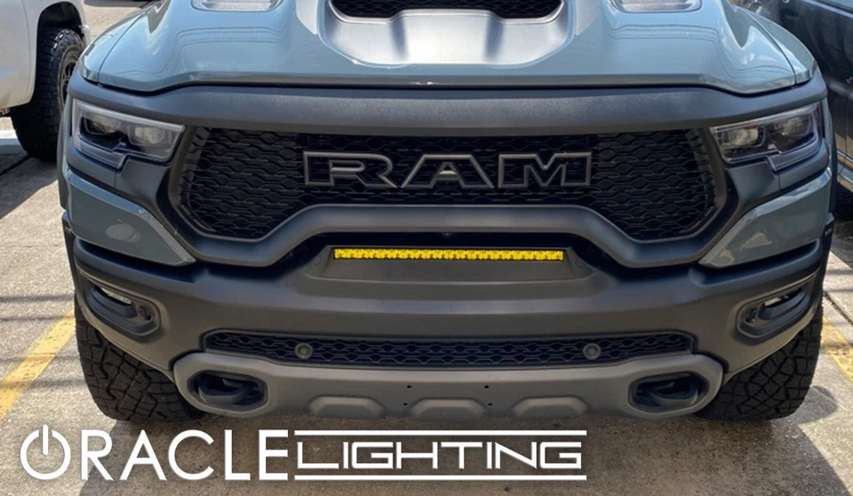 Barra de luz LED amarilla parachoques delantero Oracle Lightning 2021-24 Ram 1500 TRX Hellcat Foto 1 de 2