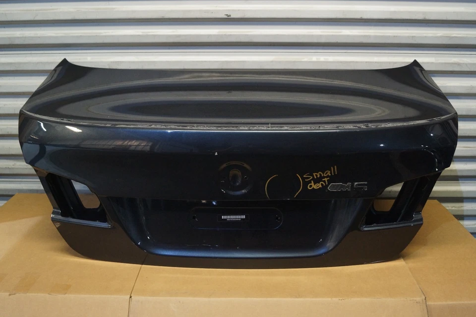 2011 2012 2013 2014 2015 2016 BMW 5 Series M5 Sedan tampa do porta-malas fabricante de equipamento original - Imagem 1 de 4