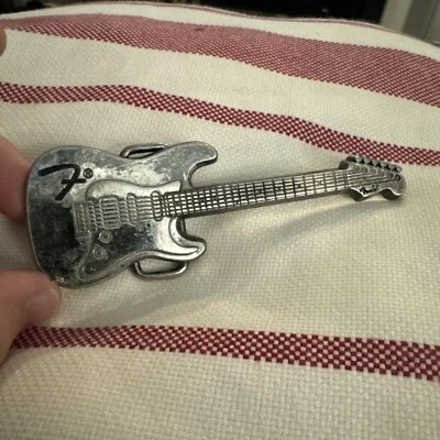 De colección Coleccionable Música Fender Stratocaster Guitarra Cinturón Hebilla Pistola Metal Gris Foto 1 de 2