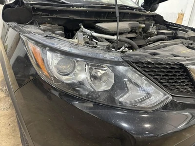 Used Right Headlight Assembly fits: 2019 Nissan Rogue sport halogen Right Grade - Image 1 of 4