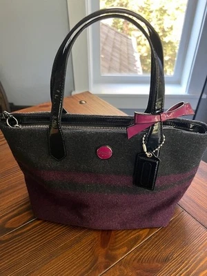 Шерстяная сумка-тоут Coach фирменная в полоску                    - Изображение 1 из 4