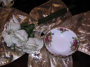 edle Dessertschale 13,7 cm Royal Albert England Old Country Roses top - Picture 1 of 1