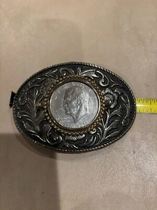 Hebilla de cinturón de color plateado de fabricante desconocido con dólar de plata cambiante - Imagen 1 de 4