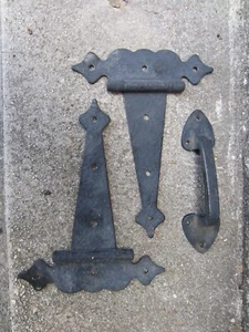 antique GATE HARDWARE: (2) BLACK Wrought Iron STRAP HINGES & MATCHING HANDLE - Picture 1 of 9