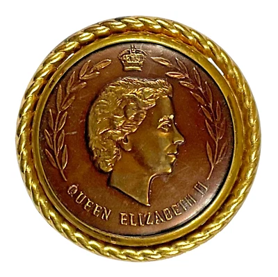 Vintage Old Queen Elizabeth II 1953 Coronation Souvenir Metal Brooch Badge - Image 1 of 2