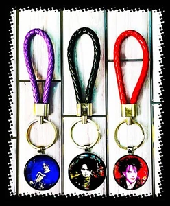 THE CURE ROBERT SMITH 🇬🇧THREE NEW WAVE CREATIVE KEYCHAINS - Picture 1 of 4