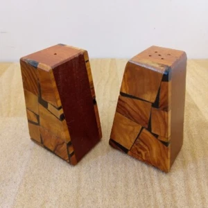 SALIÈRE ET POIVRIÈRE VINTAGE EN BOIS, INCRUSTATION DE BOIS - Photo 1/5
