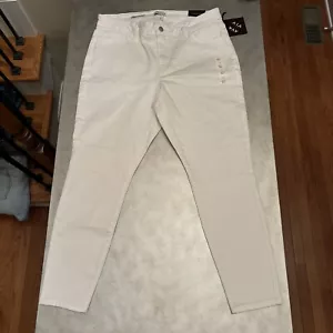 Ava & Viv Women’s Size 20 White Mid-Rise Skinny Jeans 42” X 28” - Picture 1 of 9