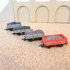 DAPOL OO GAUGE  RAKE OF 4 WAGONS with LOADS - Picture 1 of 1