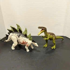 Lotto Jurassic World Dominion Stegosaurus & Camp Cretaceo Baryonyx - Foto 1 di 7