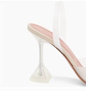 Zapatilla de vidrio Amina Muaddi Holli con etiquetas blanca con correa  - Imagen 1 de 7