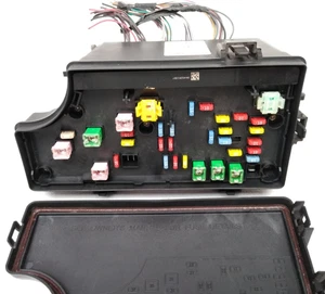 04692207AG Jeep 2007 2008 Patriot Compass Caliber Power Relay Fuse Box OEM H29 - Picture 1 of 16