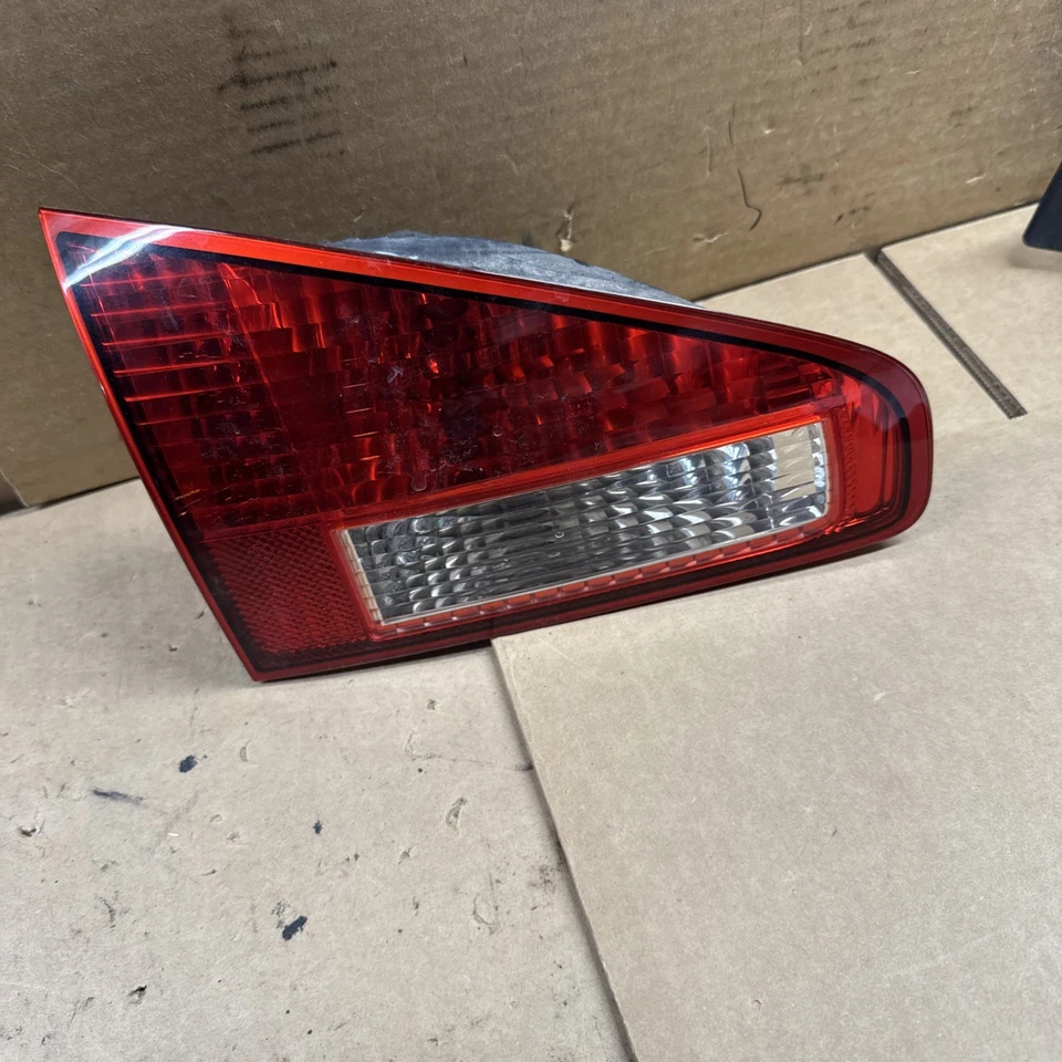 2008 2009 2010 11 2014 SUBARU TRIBECA Left SIDE TAIL LIGHT Lamp REAR Trunk B170 - Image 1 of 4