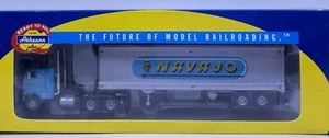 HO Athearn RTR 91091 Navajo Trucking Freightliner Tractor & 40’ Trailer Truck - Picture 1 of 10
