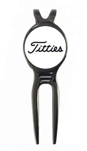 "Titties" Neuheit Golfball Marker + schwarz Rotguss Divot Werkzeug Geschenk - Bild 1 von 3