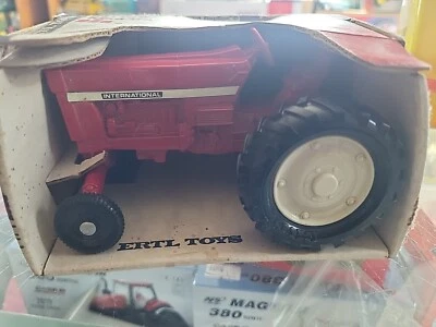 ERTL 1/31 Scale Die Cast MINI-TRACTOR Blueprint Replica RED International VTG - Image 1 of 4