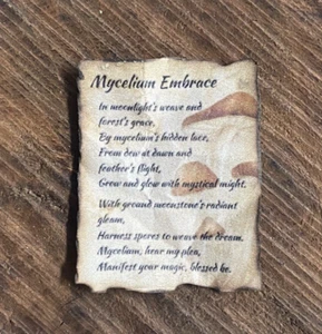 Hoja de hechizos en miniatura para casa de muñecas, bruja escala 1:12, Halloween, decoración de jardín de hadas - Imagen 1 de 7