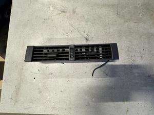 Mercedes W124 300CE ducha de aire delantera centro negro - Imagen 1 de 6