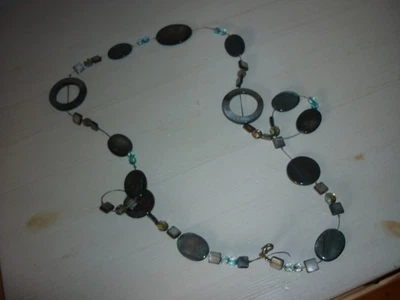 Rollkragen Kette lang Perlmutt und Glassteinchen Gesamtlänge 90 cm - Bild 1 von 4