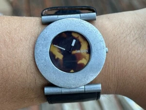 Seltene Nixon "Big Glam" the Superior Quarzuhr, 44mm um Zifferblatt, läuft - Bild 1 von 9