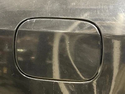 Mercedes CLK500 2005 cupé OEM tanque de combustible trasero puerta solapa negro 040 2003-2009 Foto 1 de 4