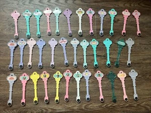 Huge Lot of 36 Vintage Precious Places 1988 Magnetic Keys Parts - R404 - Picture 1 of 7