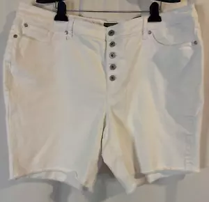 Torrid Women Size 22 Denim Distressed Raw Frayed Hem Button Fly White Shorts - Picture 1 of 8